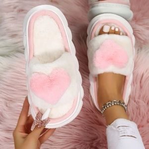 BNWT!✨ Super Cute Memory Foam Heart Slippers! 💗